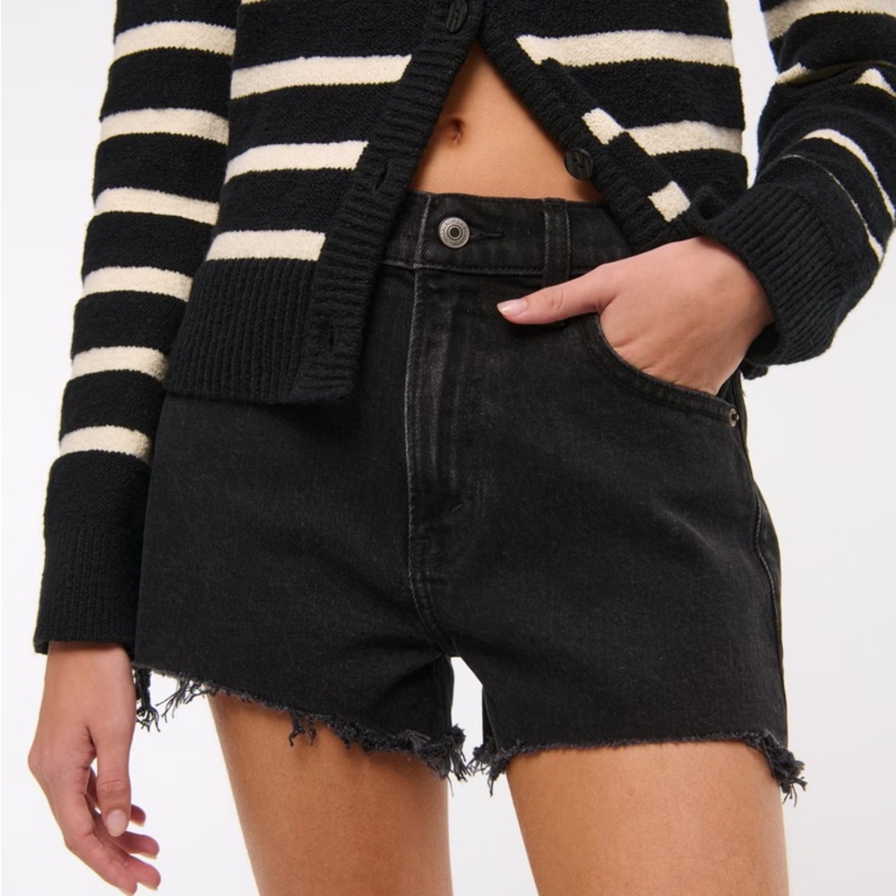 Abercrombie & Fitch High Rise Mom Short 4”